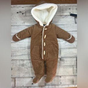 Newborn snowsuit: Wendy Bellisimo